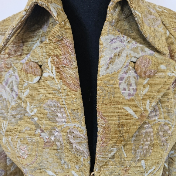 STUNNER!! Tapestry Coat - Picture 4 of 11